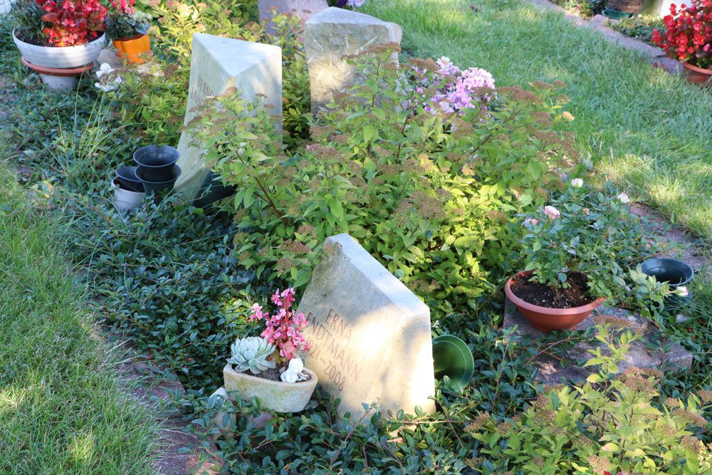 Grabbepflanzung Im Herbst Ideen Fur Alle Standorte Und Graber Arten